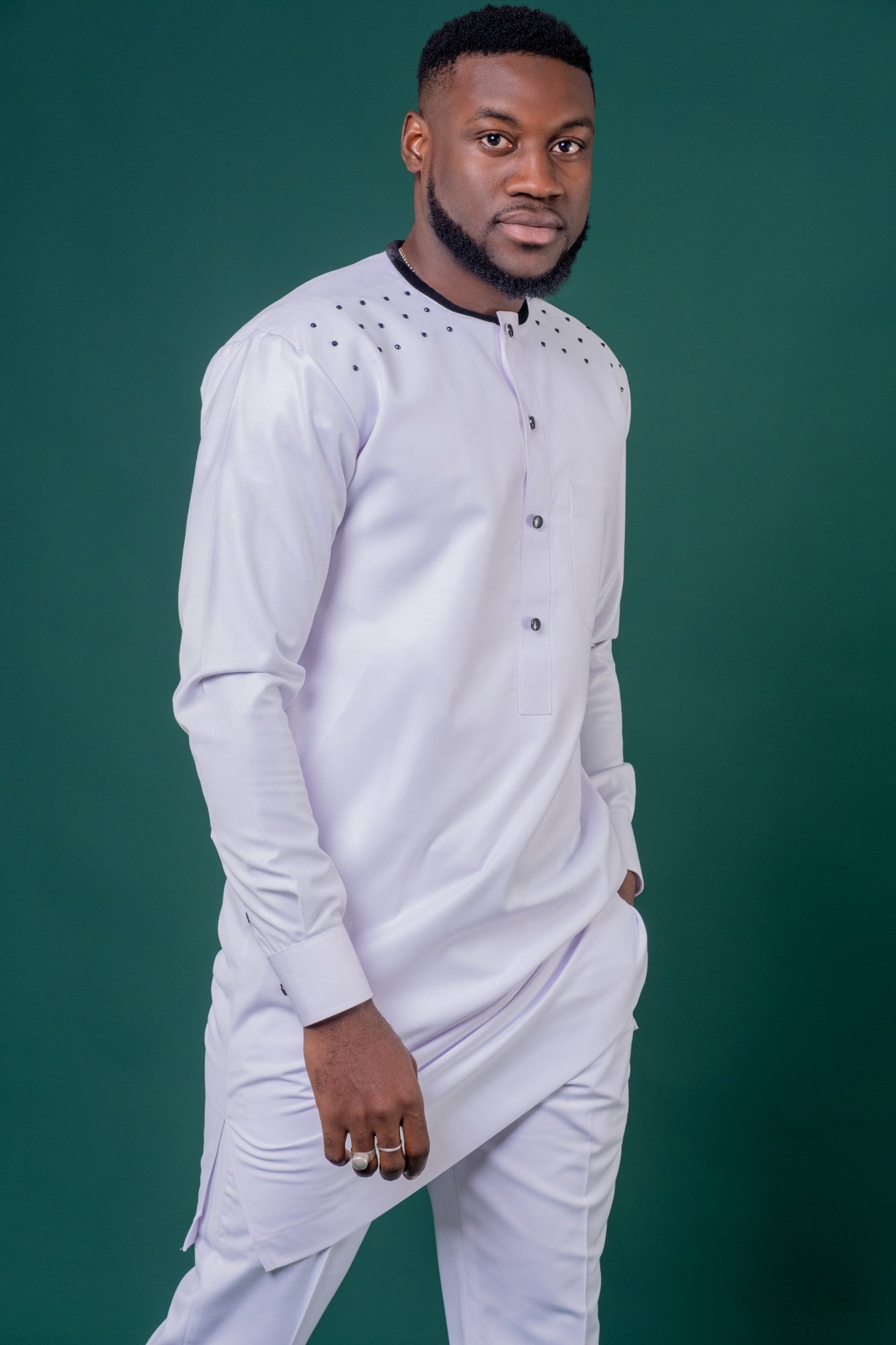 Tenue DIAMANTAIRE – Élégance Blanche & Raffinement Bijou