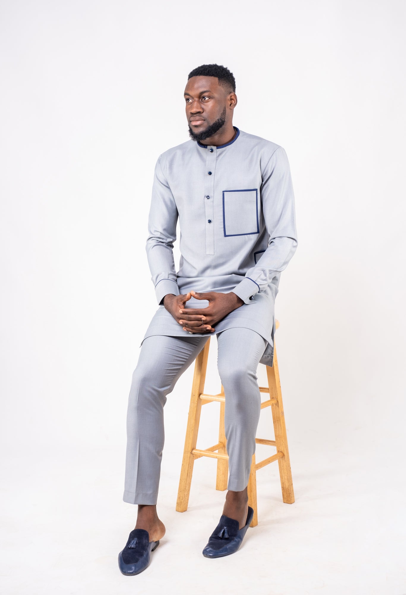 Tenue MARA – Élégance minimaliste & détails contrastés