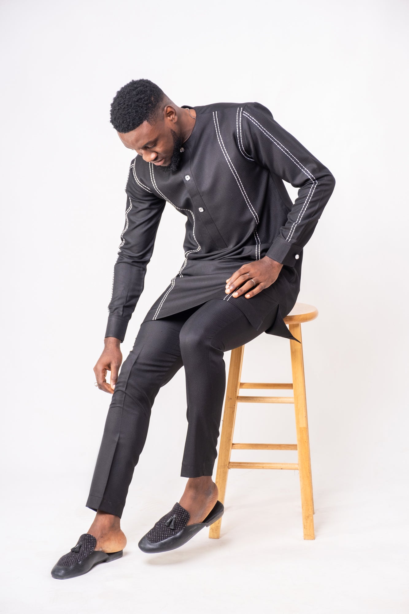 Tenue BANDIOUGOU – Élégance minimaliste avec détails premium