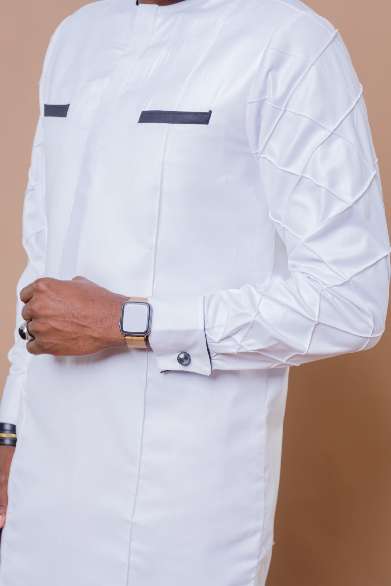 Tenue ADAM – Élégance Pure & Détails Uniques