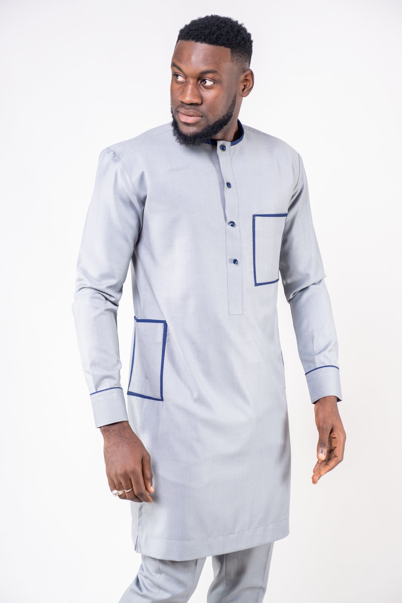 Tenue MARA – Élégance minimaliste & détails contrastés