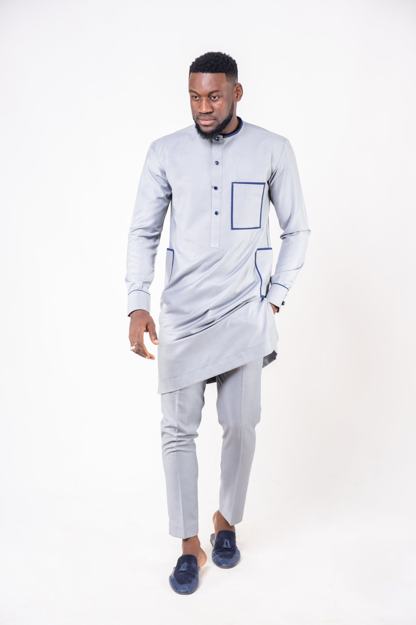 Tenue MARA – Élégance minimaliste & détails contrastés