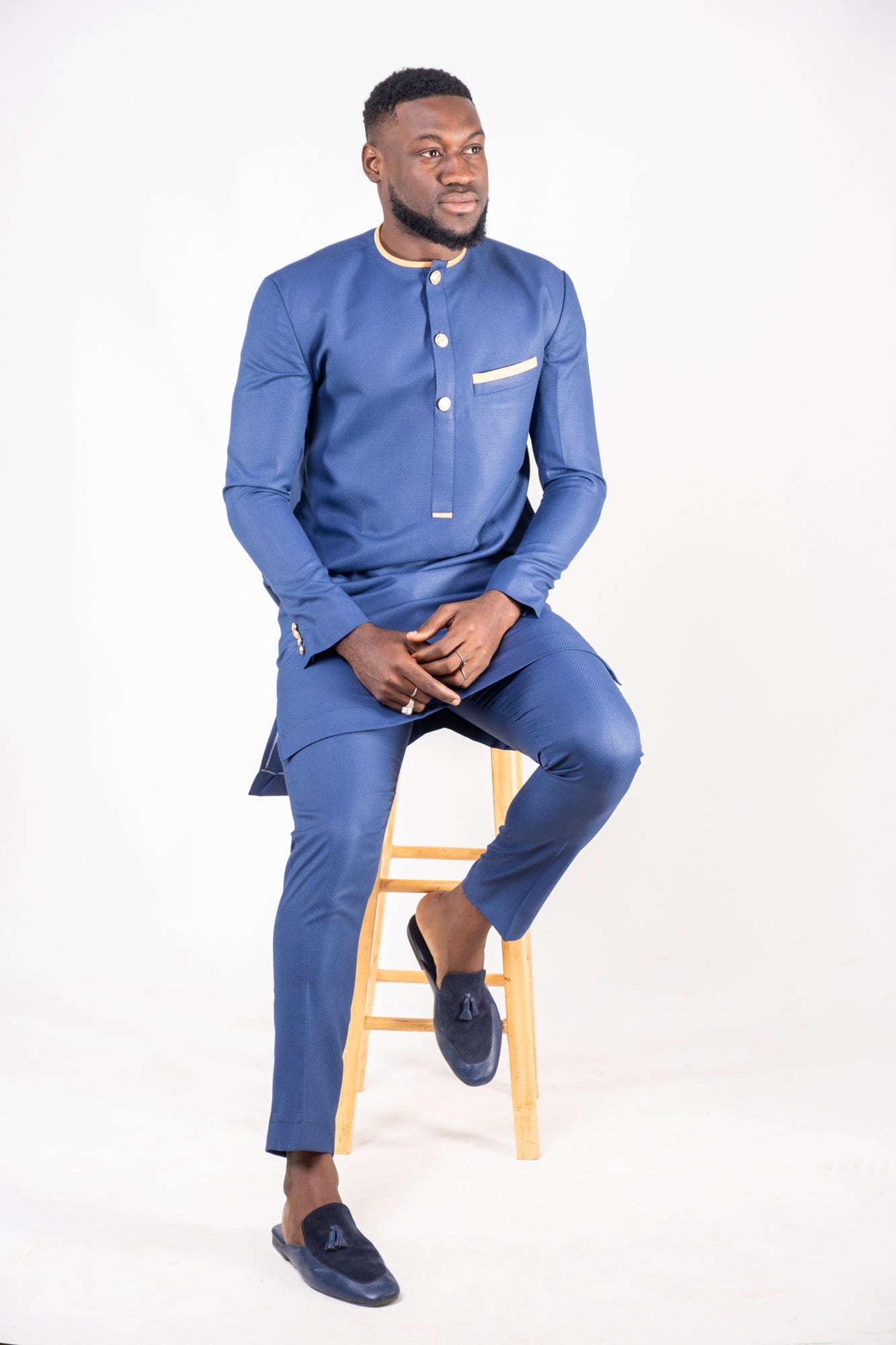 Tenue COSTUME AFRICAIN  – Élégance Royale & Finitions Dorées