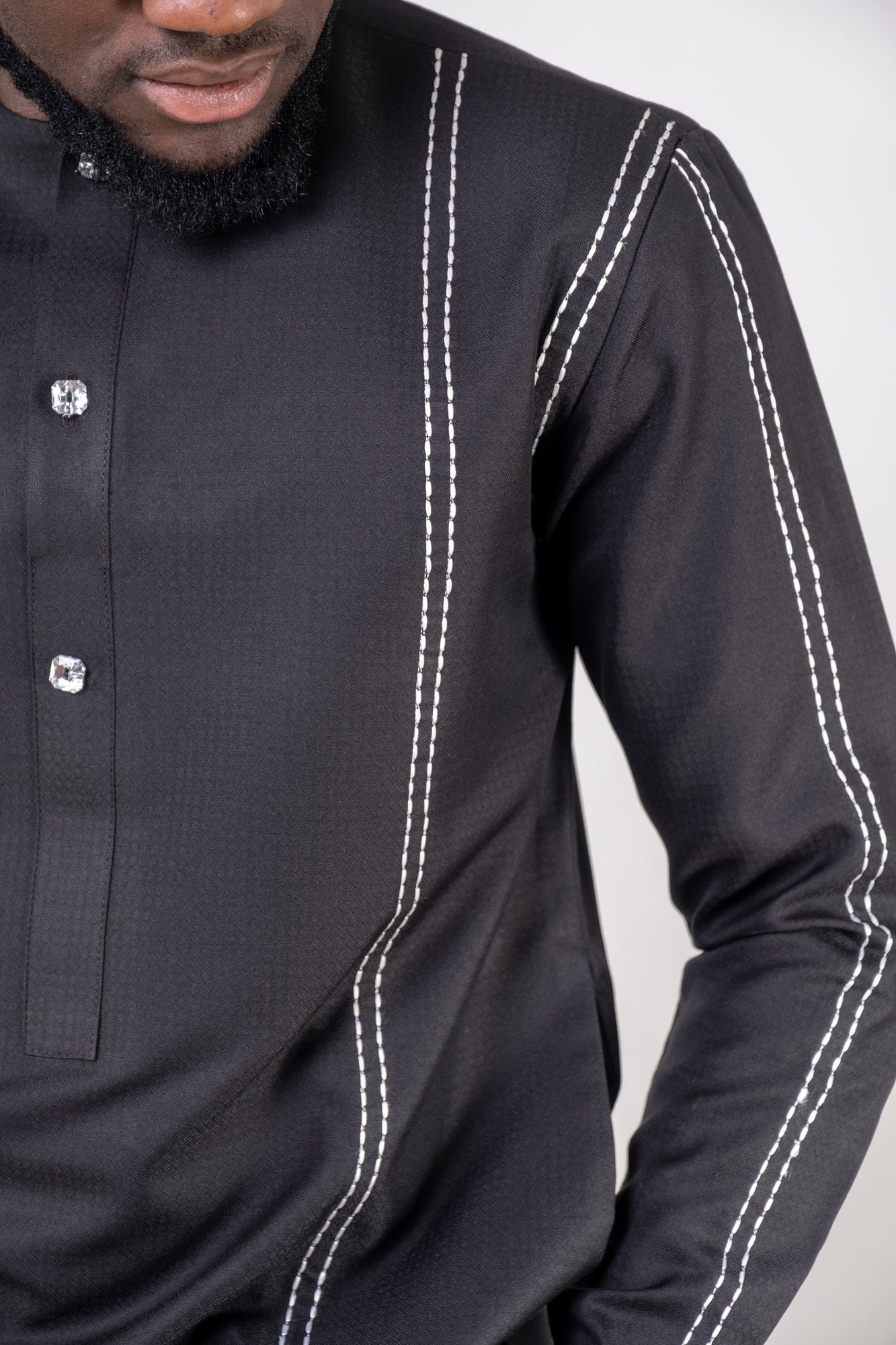 Tenue BANDIOUGOU – Élégance minimaliste avec détails premium