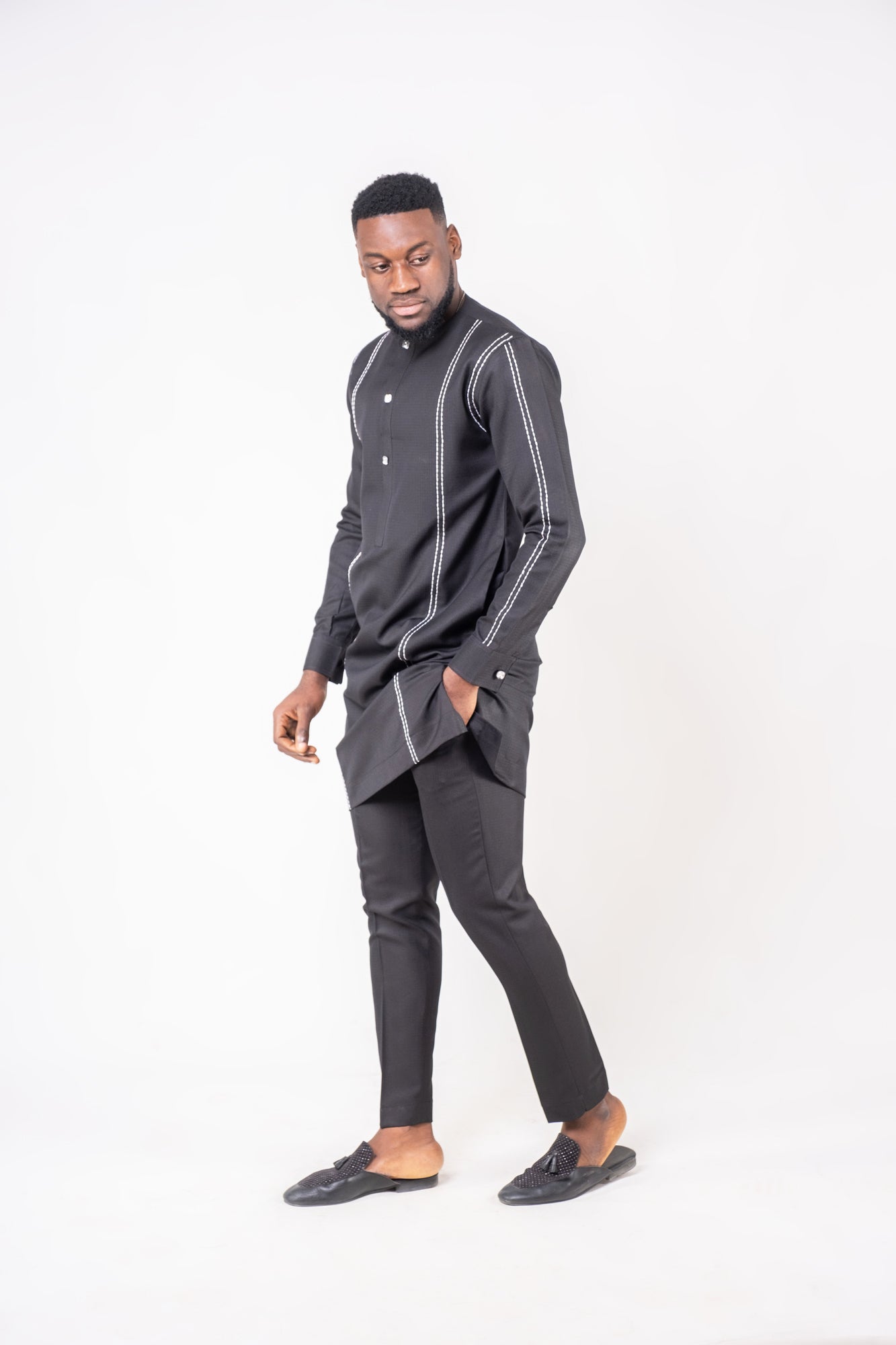 Tenue BANDIOUGOU – Élégance minimaliste avec détails premium