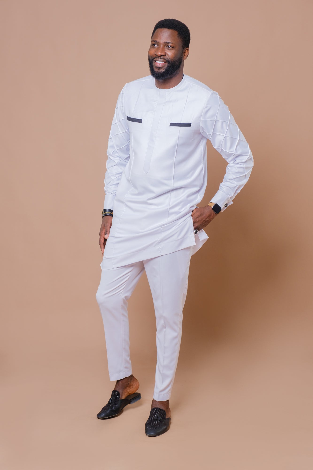 Tenue ADAM – Élégance Pure & Détails Uniques